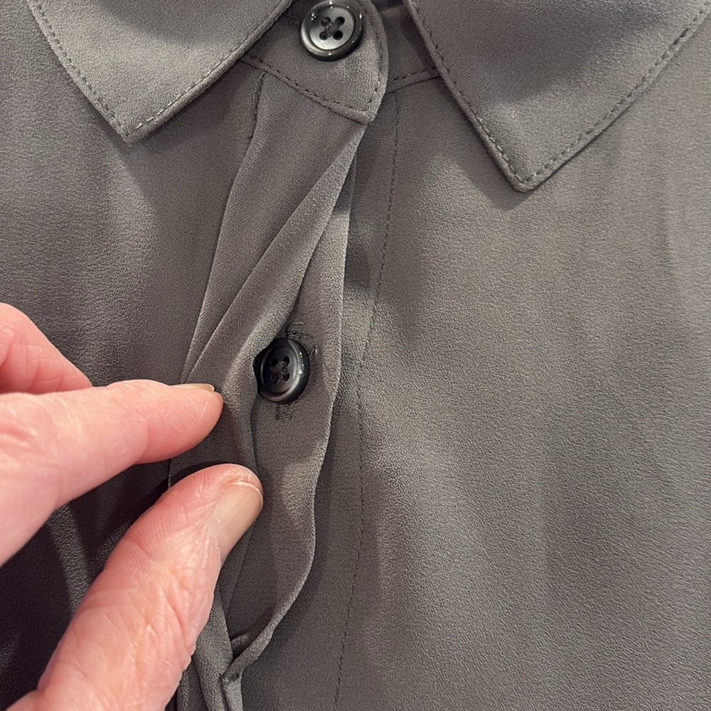 Banana Republic Charcoal Cap-Sleeve Collared Blouse. Size M - Picture 3 of 7